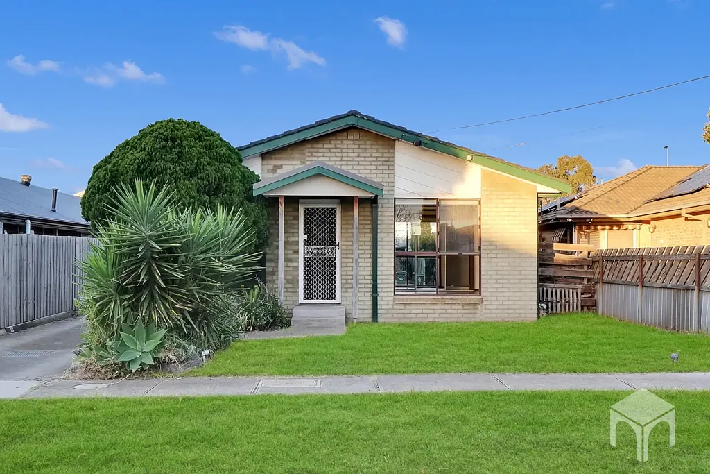 Low-Maintenance Living in a Convenient Altona Meadows Location