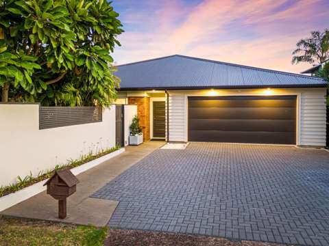 Te Atatu South 5房 超越新建住宅！290㎡单层舒居，匠心升级，尽享品质生活！ Better than brand new, perfect for extended family