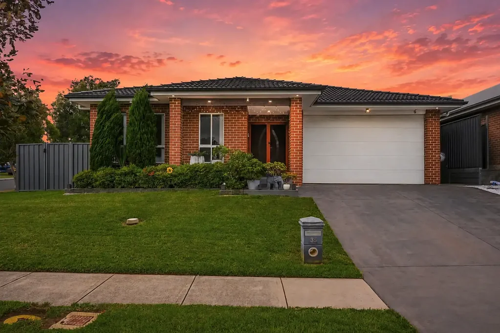 Gregory Hills 4ਬੈੱਡਰੂਮ Light filled Expansive Living With Side Access