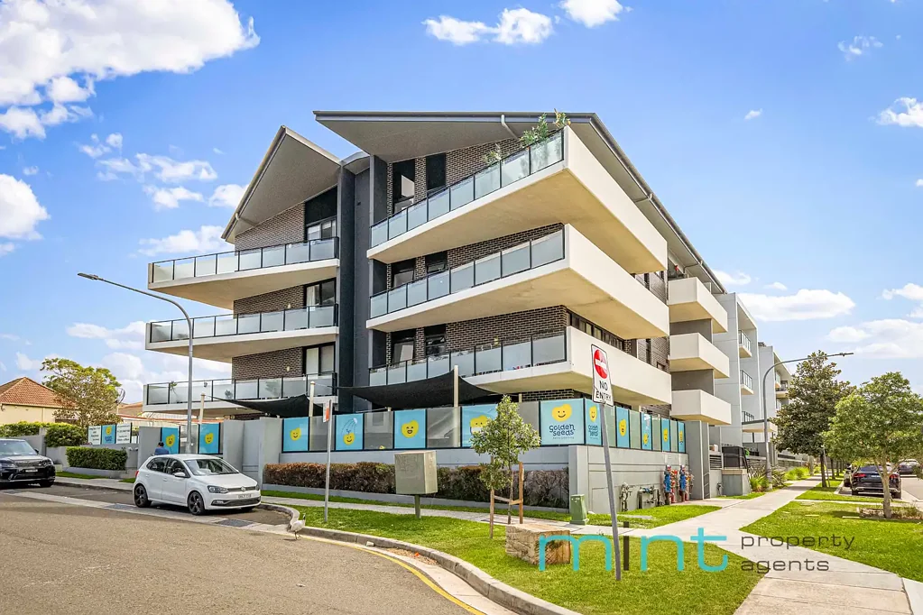 Campsie 1ห้องนอน Private leafy outlook with study room in Clempton Park Village