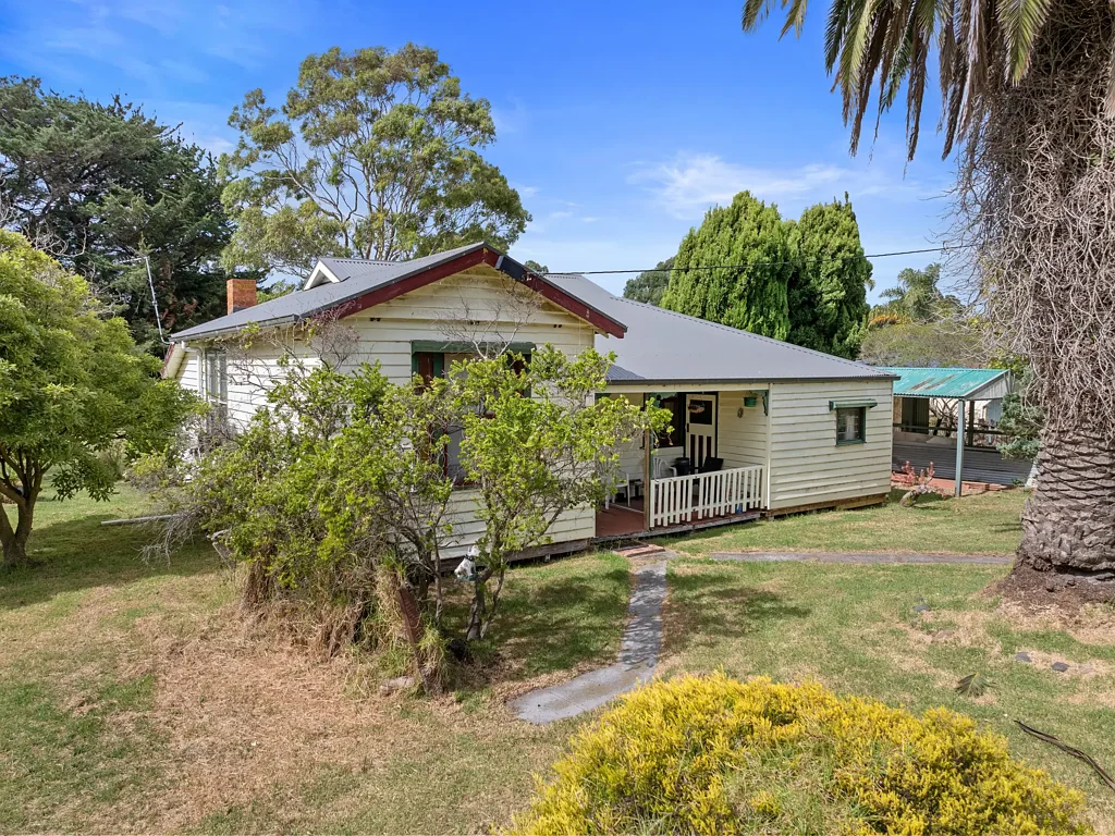 Welshpool 3Habitaciones Period charm with potential and position!