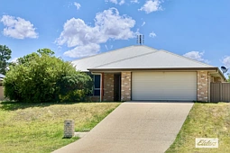 27 Cypress Pine Drive, Miles