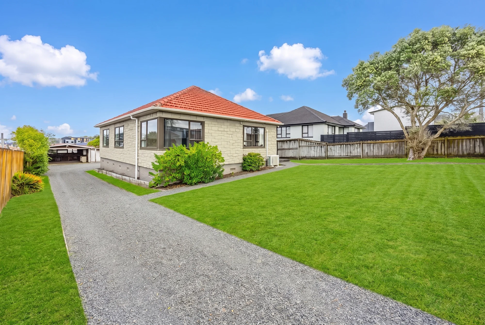 New Lynn 3ਬੈੱਡਰੂਮ VACANT - VENDOR WANTS THIS SOLD!