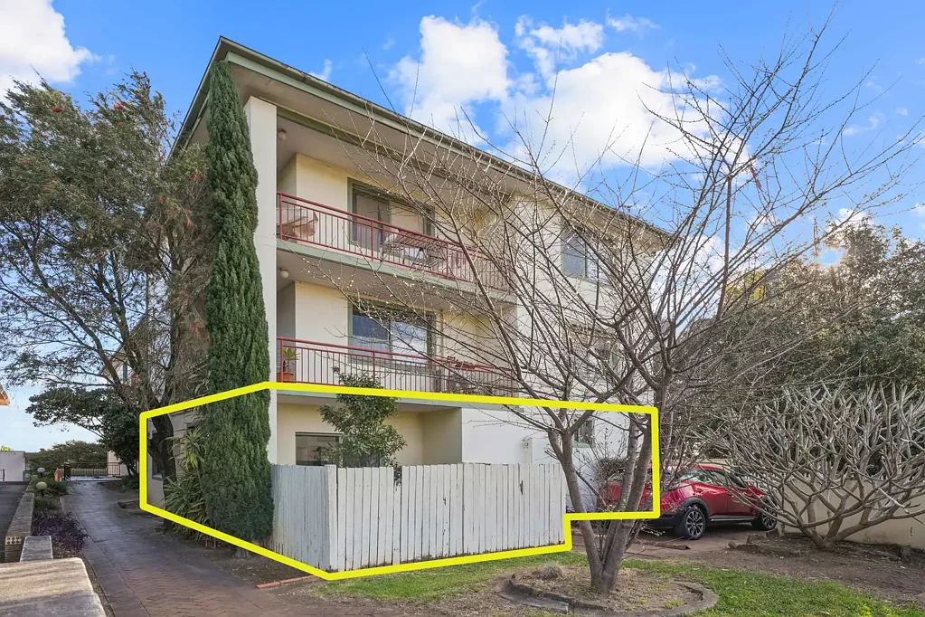 Carlingford 2Zimmer North-Facing Ground Floor Living | Private Yard | Internal-Access Garage