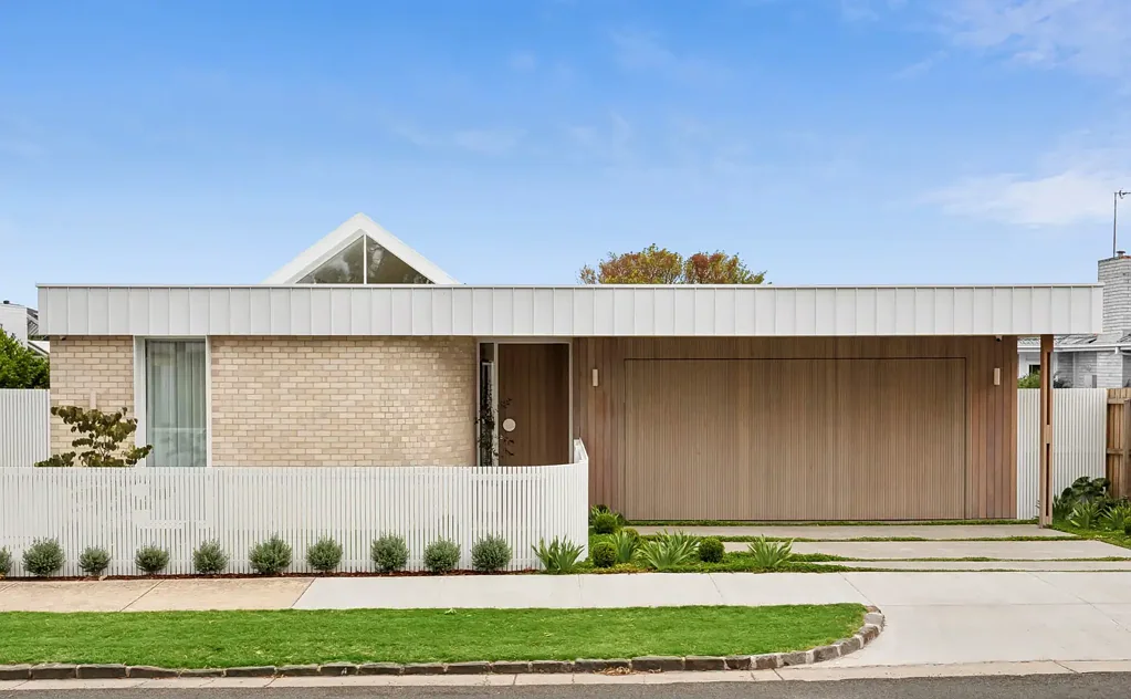 Newtown 4બેડરૂમ A masterpiece of modern luxury in prime Newtown location