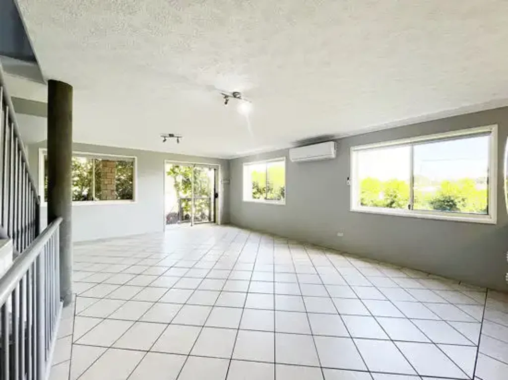 Tweed Heads West 3部屋 Best in the area! Oversized L-Shaped Garage for Extra Space -Great Location!