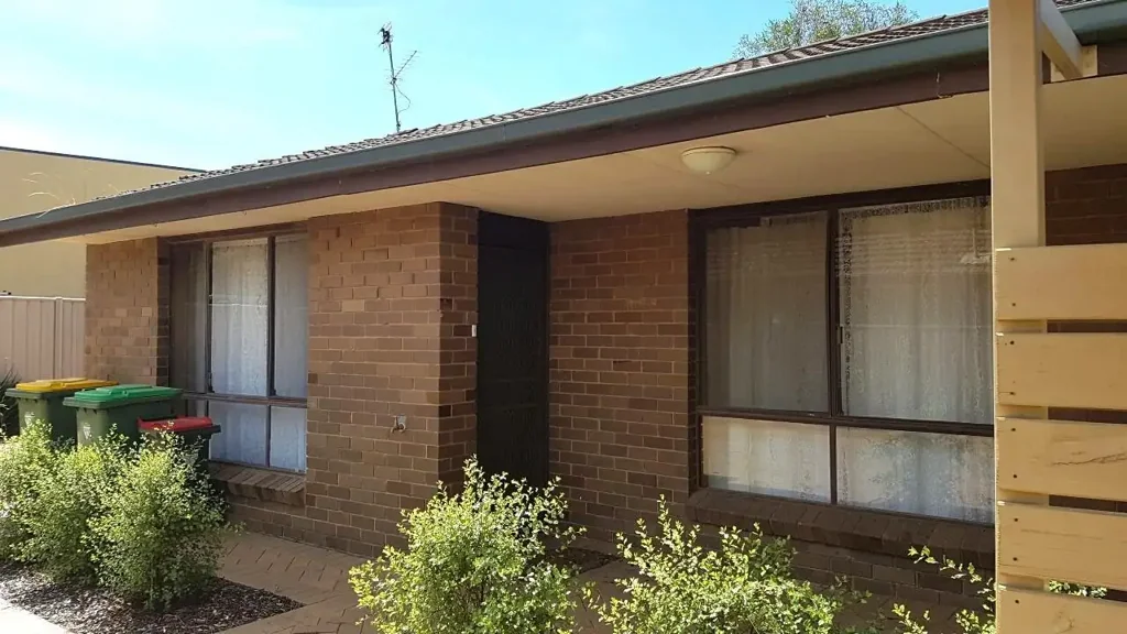 REFURBISHED 2 BEDROOM UNIT