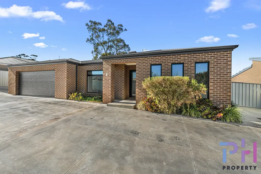 FOUR-BEDROOM HOME WITH QUALITY UPGRADES AND MULTIPLE LIVING SPACES