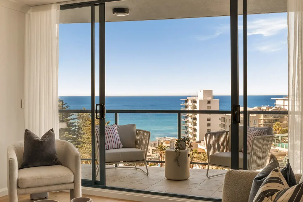 Cronulla 2房 全新装修公寓，坐拥海景 Freshly Updated Apartment with Ocean Views