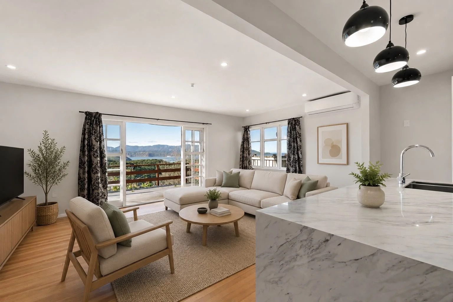 Southgate 4Phòng ngủ Home+Income - South Coast Living