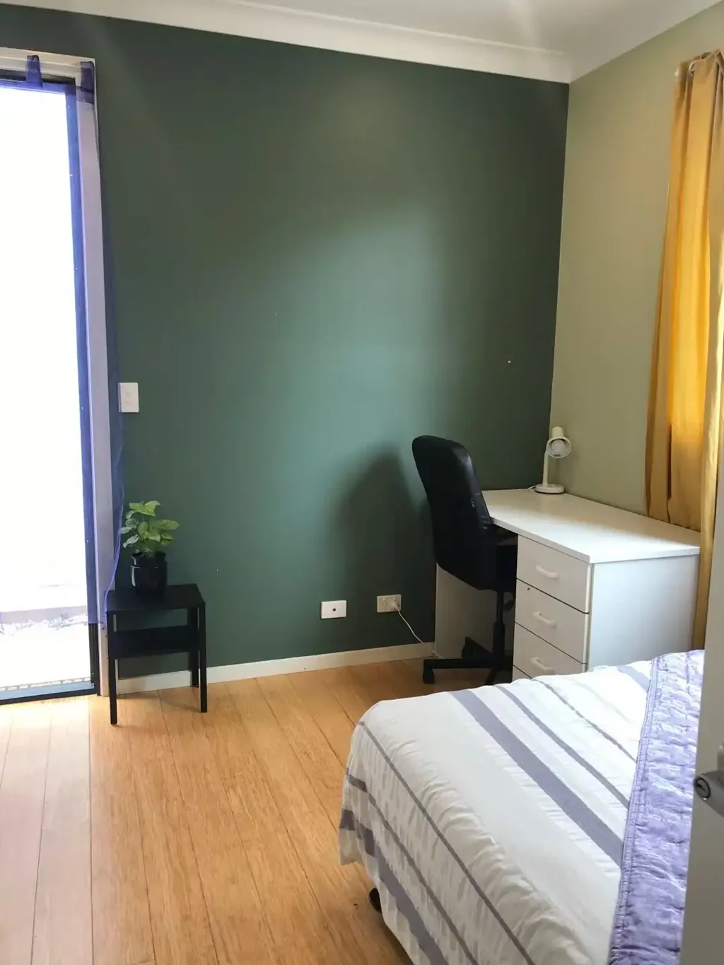 Inner City--Fully Furnished Studio, West End Centrally. Aircon, Wi-Fi, All bills included. $380/pw. Available 30/09/2025.