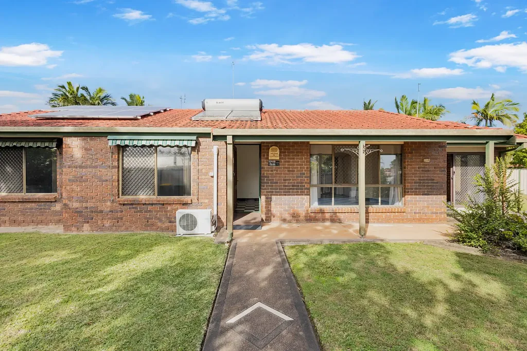 Coombabah 3Zimmer Rare Corner Block Opportunity in a Tidy Coombabah Pocket