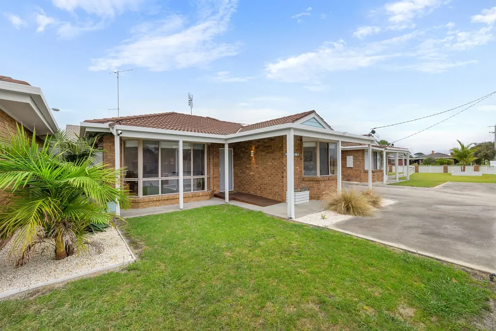 Lakes Entrance 2 Bedroom Coastal Comfort Meets Convenience - Charming Unit in the Heart of Lakes Entrance