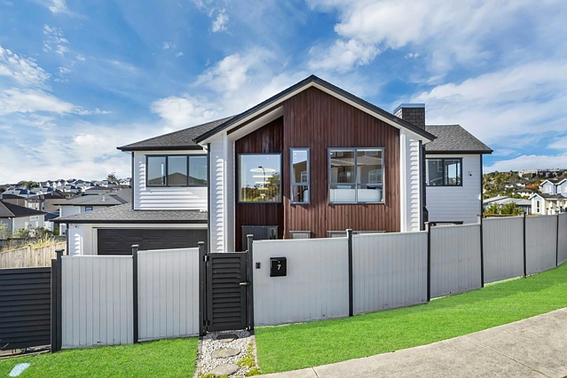 7 Lagonda Rise, Oteha, North Shore City