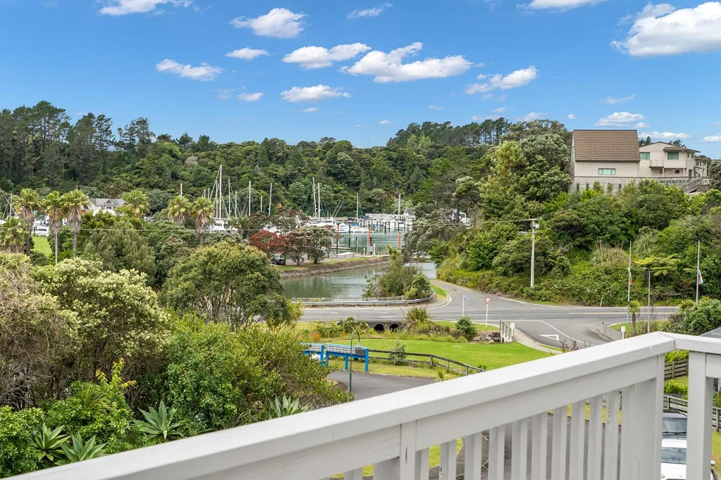 Coastal charm living