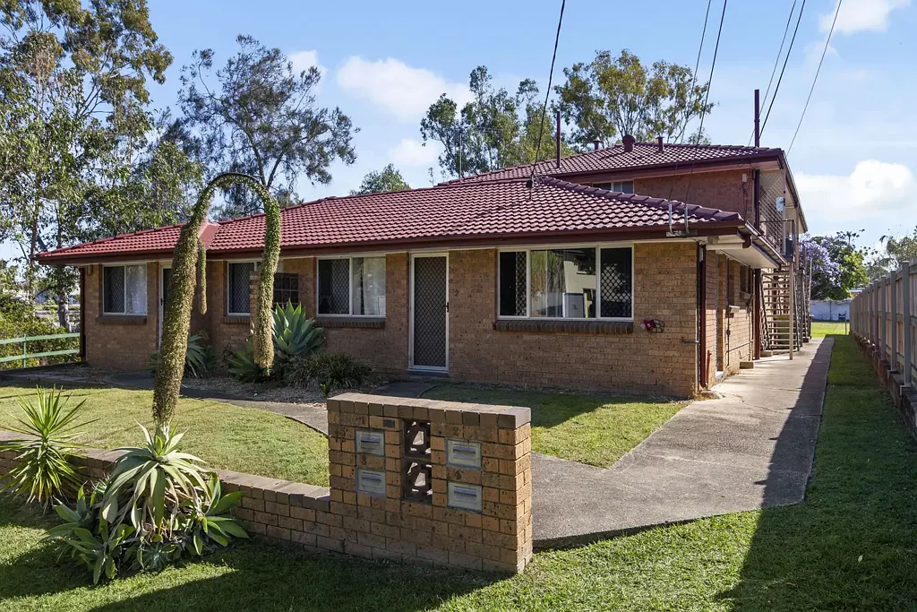 Strathpine 7Phòng ngủ Four Unit Investment Opportunity on 804m2
