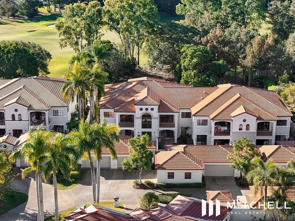 Hope Island 2房  Top-Floor Apartment overlooking the Links Golf Course in the Heart of Hope Island Resort