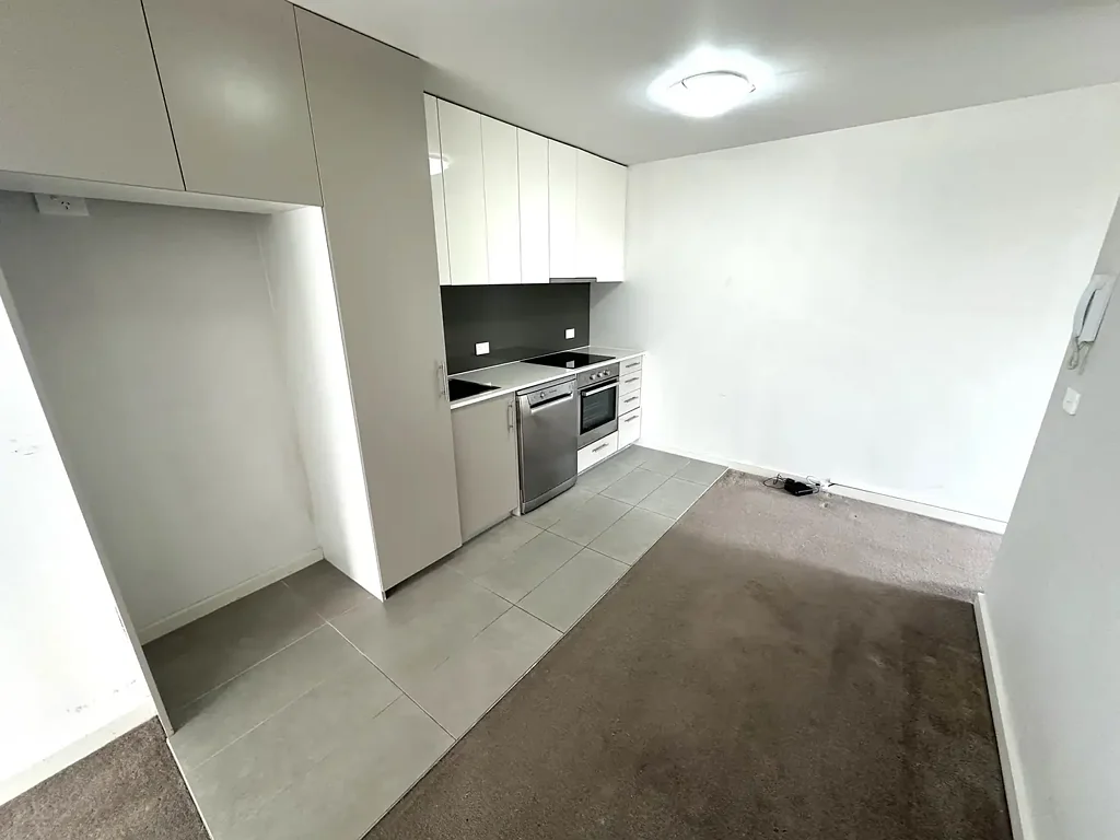 Modern Apartment - Short Walk To Train