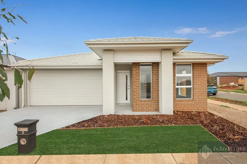 Modern Family Home in the Heart of Weir Views!