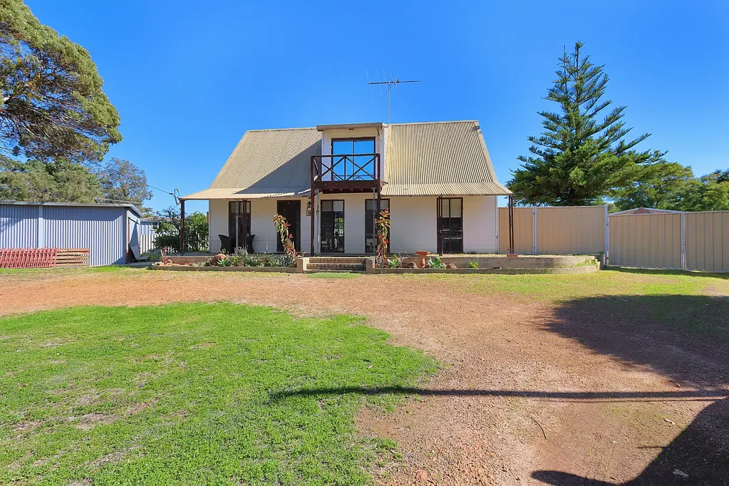 Ravenswood 3 Bedroom HUGE BLOCK AND OPPORTUNITIES