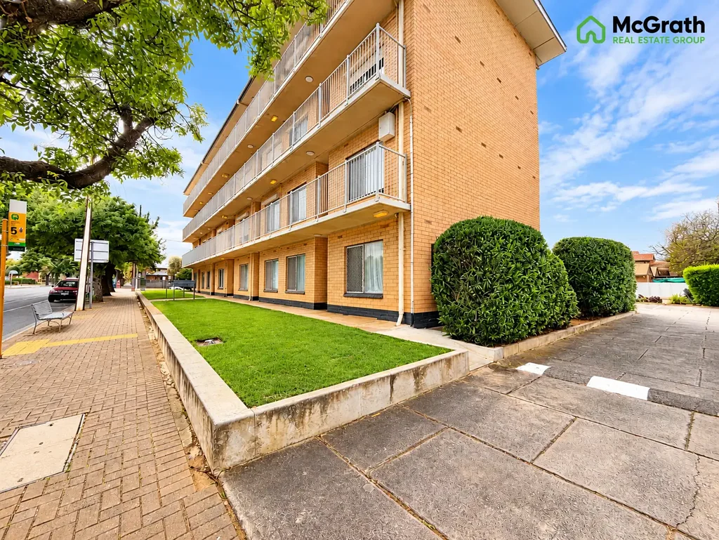 Convenient, Low-Maintenance Living in Popular Goodwood!