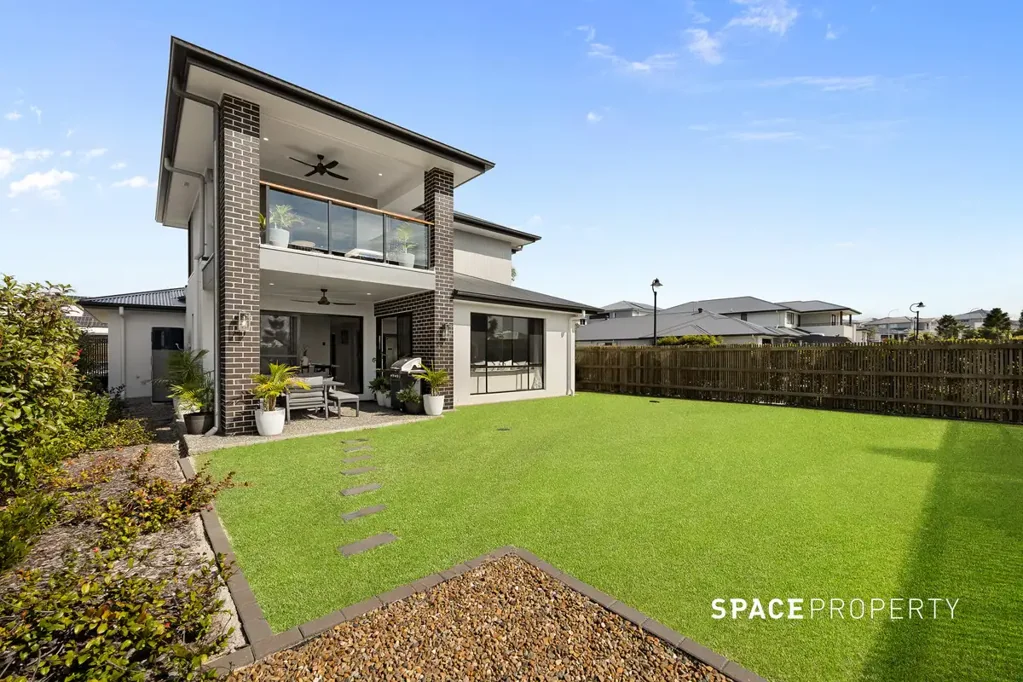 Greenbank 4 Slaapkamer Contemporary Family Living in Sought-After Everleigh Estate!