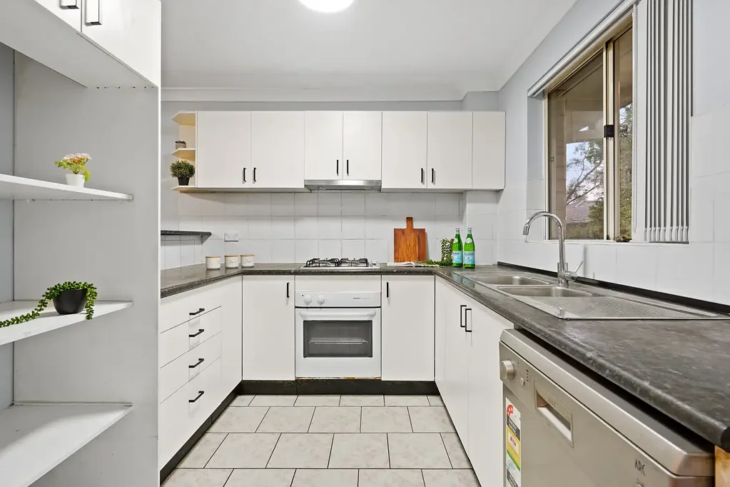 Wentworthville 2Habitaciones FULL BRICK APARTMENT WITH PEACEFUL LEAFY OUTLOOK