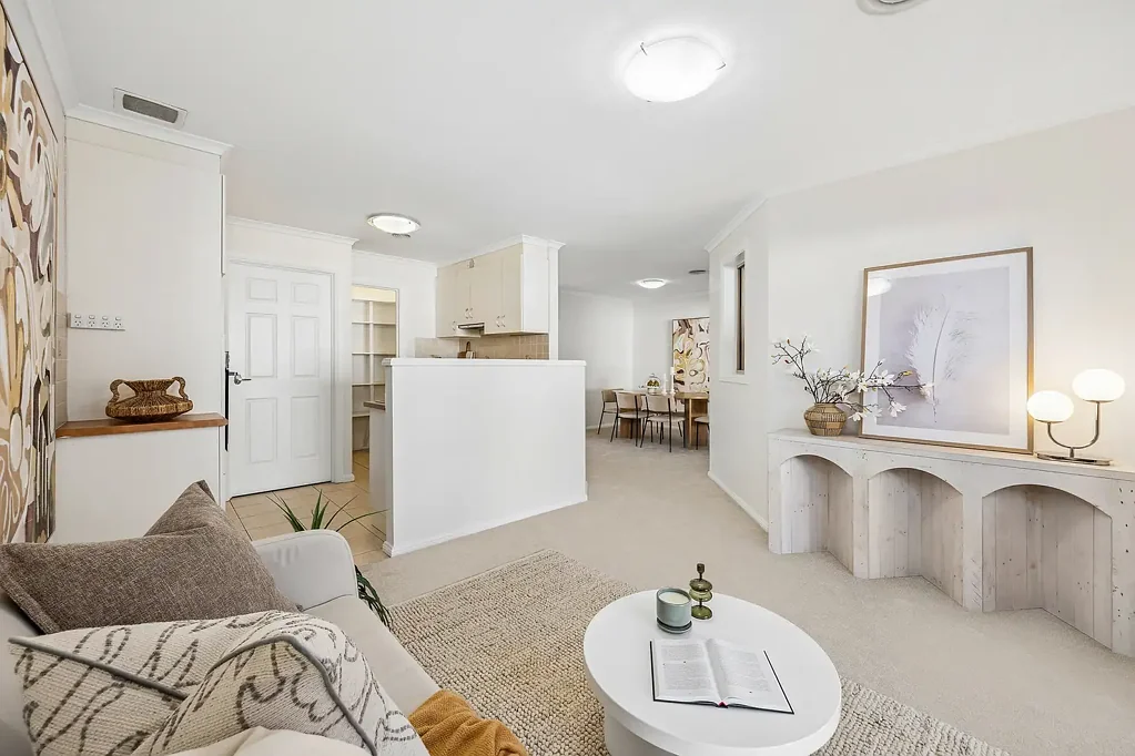 Palmerston 3غرفة نوم Separate-Titled, Freshly Updated, Light-Filled Living
