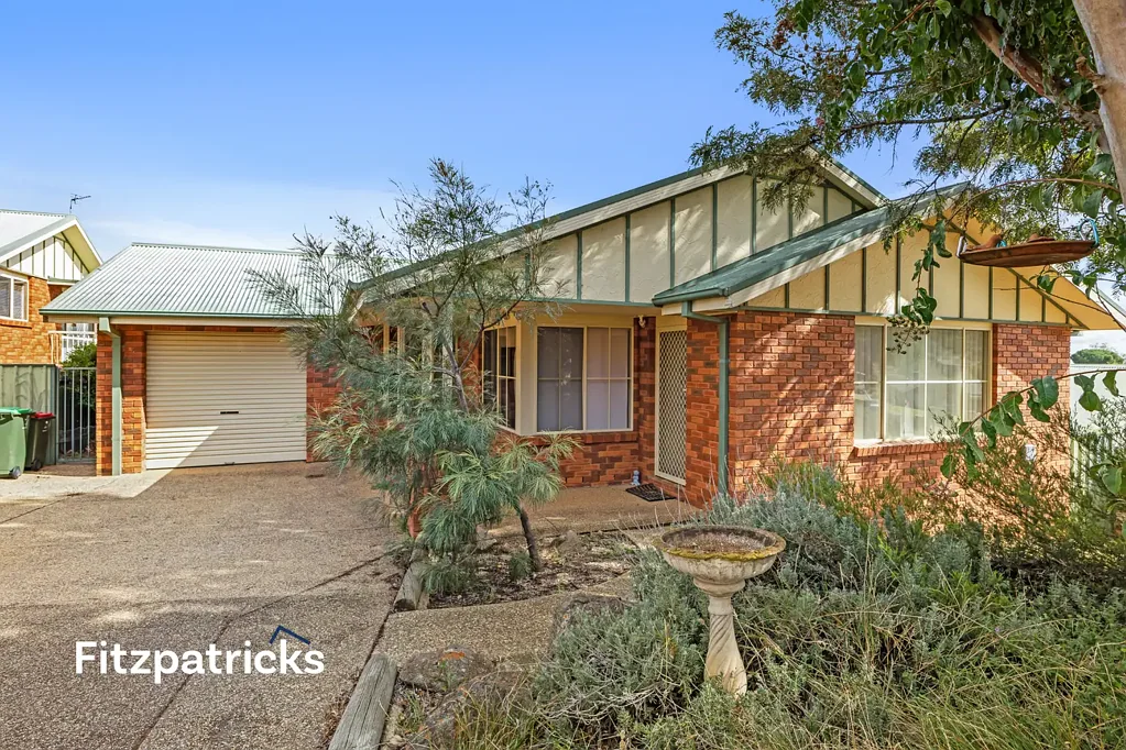2/3 Kincora Place, Bourkelands, NSW 2650