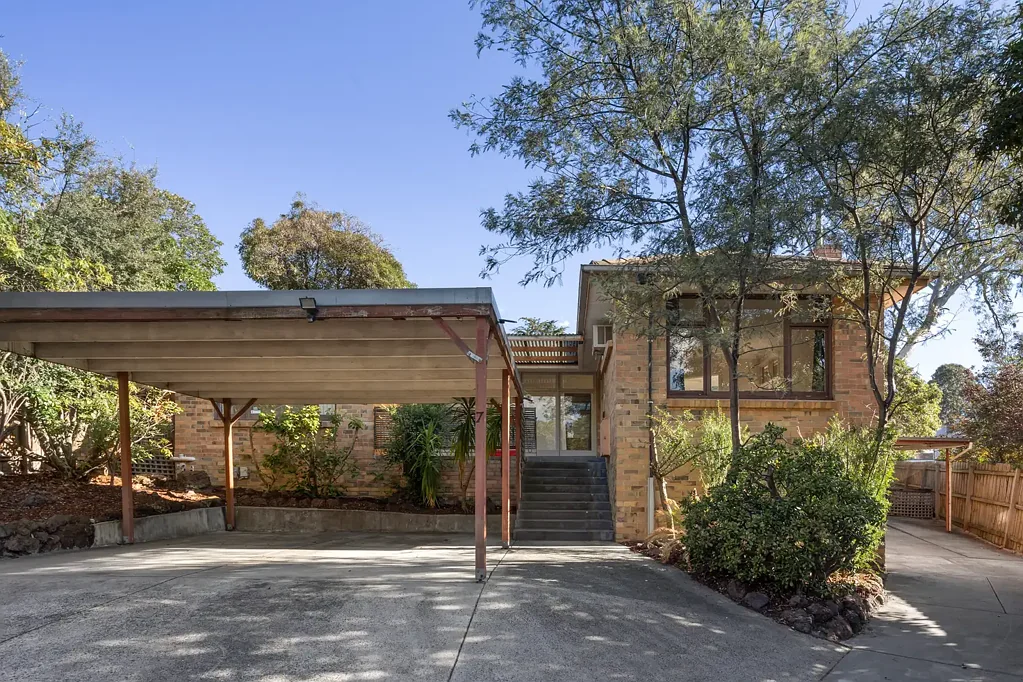 Balwyn North 4房 Balwyn North宁静死胡同 711sqm广阔地块 划片Birralee&Koonung 近Westfield Doncaster 未来潜力无限 Prime Court Opportunity on 711sqm (approx.)
