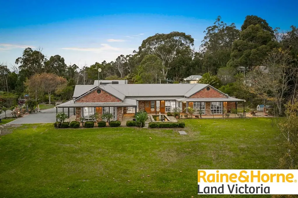 Garfield North 4ਬੈੱਡਰੂਮ Resort-Style Living with Pool, Paddocks & Panoramic Views