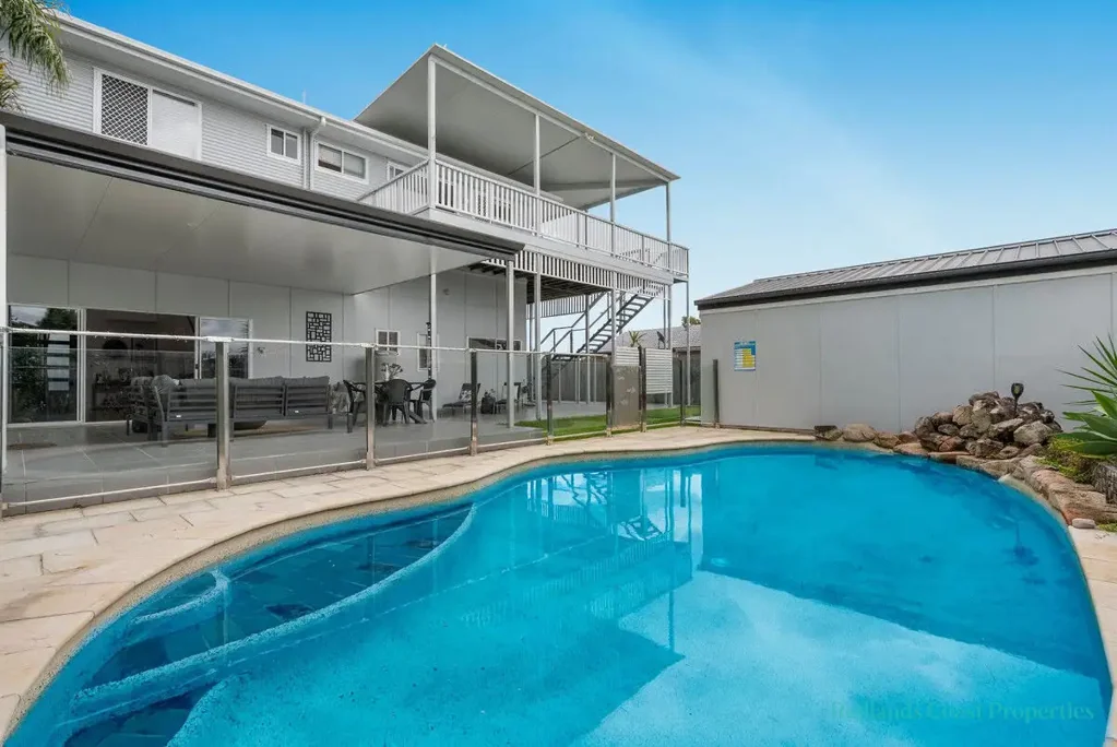 Victoria Point 6 Bedroom FIVE BEDROOM HOME PLUS GRANNY FLAT!