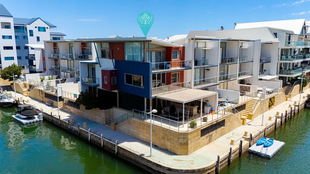Mandurah 4ห้องนอน Rare, unique, big Marina townhouse with 2 boat pens!