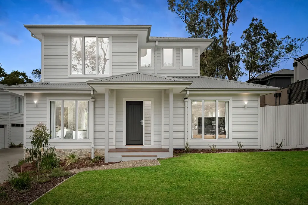 Croydon 4房 现代设计 精致饰面 宽敞明亮 自然光线充足 四卧室两浴室 主卧套房内进式双车库 私人庭院 优越地理位置 Contemporary Family Living in a Stylish Double-Storey Home