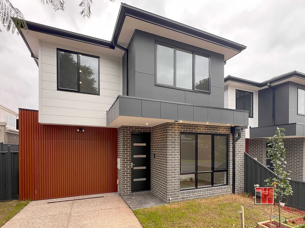 Avondale Heights 4ห้องนอน Refined Townhome Living in Avondale Heights
