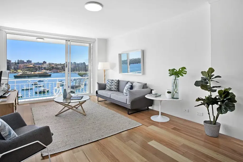 Absolute Waterfront Luxury Apartment Set to a Mesmerising 180-Degree Harbour Panorama