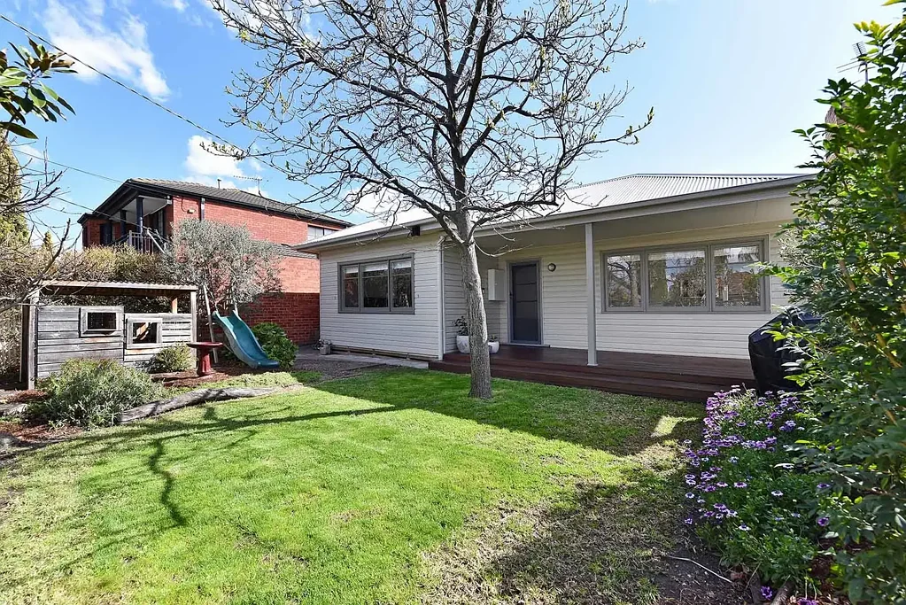 Fawkner 3침실 A CHARMING FAMILY FAVOURITE READY TO MOVE IN
