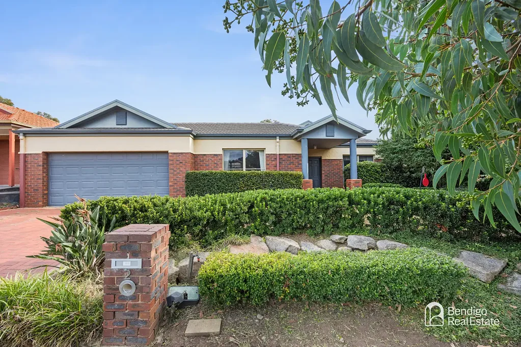 2 Chelsea Boulevard, Strathdale, VIC 3550