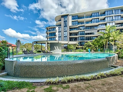 West End 3 Bedroom Executive Living Above Montague Markets