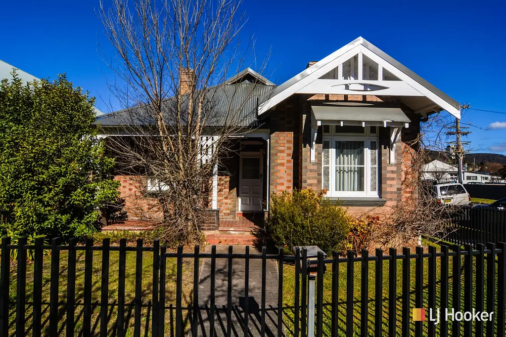 Lithgow 4房  "Glenpark" - Double Brick With A Handy MU1 Mixed Use Zone