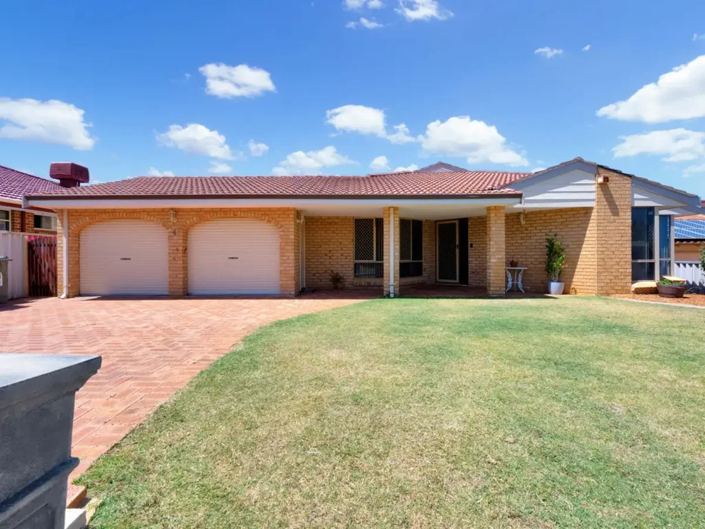 4 Buchanan Place, Tarcoola Beach, WA 6530