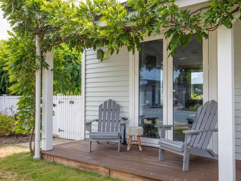 Alexandra 2部屋 CHARMING CONTEMPORARY COTTAGE WITH MODERN FLAIR