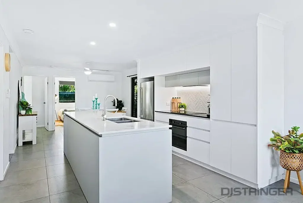 STUNNING FAMILY HOME - an entertainers dream!