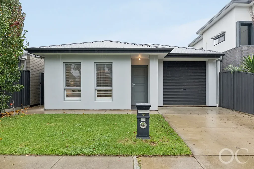 Findon 3chambre Open the Door to Modern Courtyard Living in a Prime Findon Location