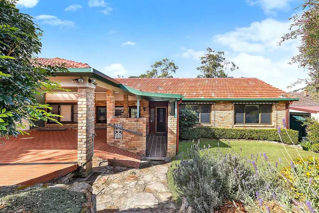 West Pymble 5房 宽敞灵活的保护区旁家庭绿洲 A spacious and flexible reserve-side family oasis