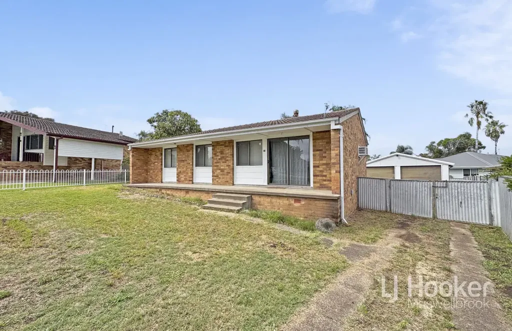 Neat 3 Bedroom Home- Spacious Backyard