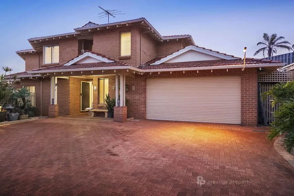 Sorrento 3房  EASY CARE COASTAL ELEGANCE IN PRESTIGIOUS SORRENTO