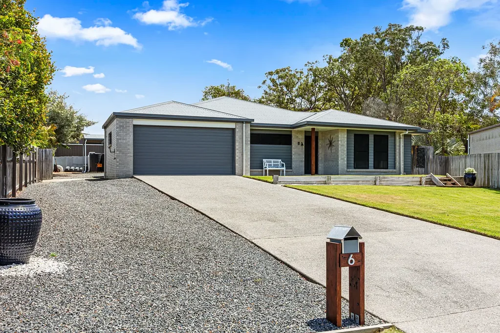 Urangan 3 Slaapkamer Stunning Executive Residence
Ticks All The Boxes and More!