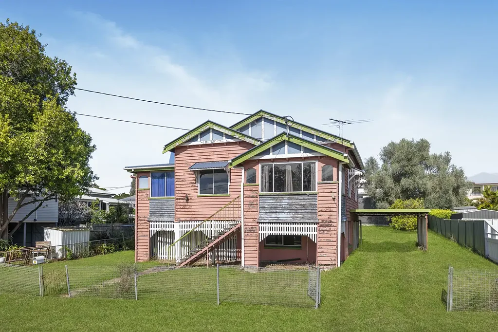 Newtown 2 Slaapkamer Classic Newtown Opportunity: Location, Potential & 708m² Allotment