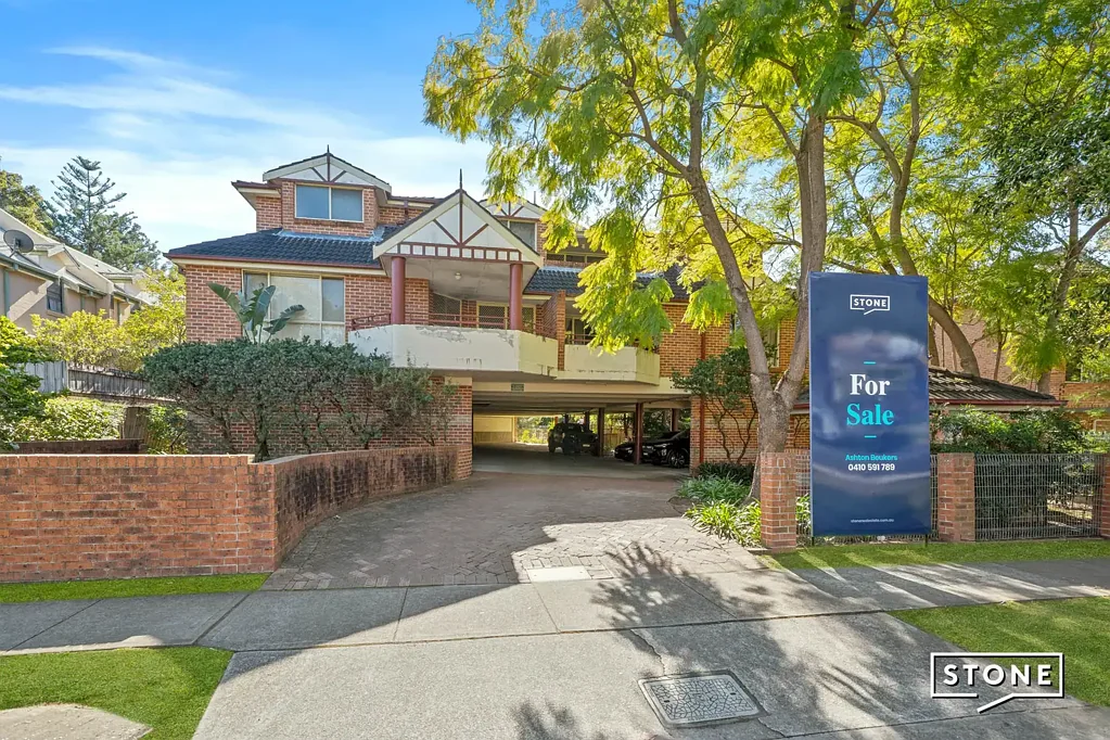 North Parramatta 2房 宽敞空间，尽享天际线美景与双车位停车 Impressive Proportions with Skyline Views & Two-Car Parking